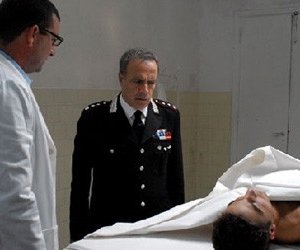 Enrico Montesano in una scena drammatica del film Il Lupo