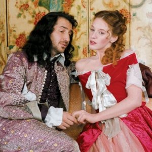 Ludivine Sagnier e Edouard Baer in Le avventure galanti del giovane Molière
