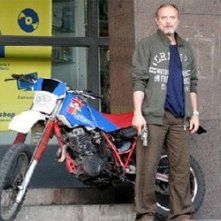 Massimo Bonetti è Luciano Liboni in una scena del film Il Lupo