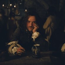 Romain Duris in una scena de Le avventure galanti del giovane Moliere (2007)