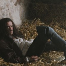 Romain Duris in una scena del film Le avventure galanti del giovane Moliere