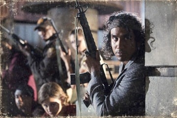 Naveen Andrews In Una Scena Del Film Planet Terror Episodio Del Double Feature Grind House 39057