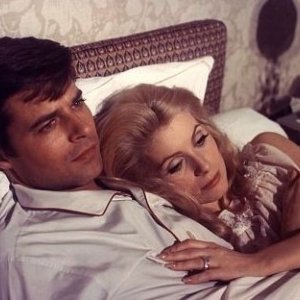 Catherine Deneuve e Jean Sorel in una scena di Bella di giorno.