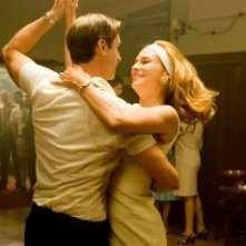 Diane Kruger e Joseph Fiennes ballano in una scena di 'Il colore della libertà'