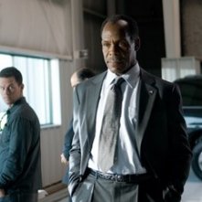 Mark Wahlberg e Danny Glover in una scena di Shooter