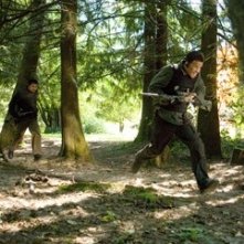 Mark Wahlberg e Michael Pena in una sequenza di Shooter