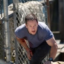 Mark Wahlberg in una scena di Shooter di Antoine Fuqua