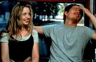 Julie Delpy ed Ethan Hawke in una scena del film 'Prima dell'alba'