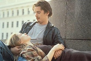 Julie Delpy ed Ethan Hawke in una scena del film 'Prima dell'alba'