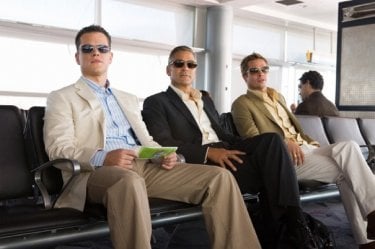 Matt Damon, George Clooney e Brad Pitt in una scena del film Ocean's Thirteen