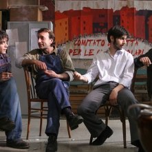 Elio Germano e Riccardo Scamarcio in una scena di Mio fratello è figlio unico