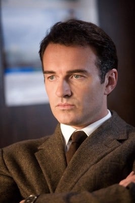 Julian McMahon in una scena del mystery Premonition