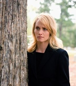 Amber Valletta in una scena del film Premonition