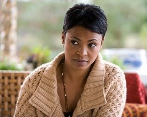 Nia Long in una scena del film Premonition