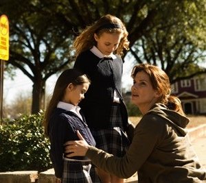 Shyann McClure, Courtney Burness e Sandra Bullock  in una scena del film Premonition