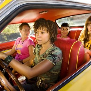 Zoe Bell, Tracie Thoms, Rosario Dawson and Mary Elizabeth Winstead  in una scena del film Death Proof, episodio del double feature Grind House