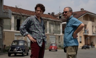 Elio Germano e Daniele Luchetti sul set di Mio fratello è figlio unico