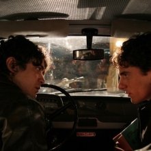 Elio Germano e Riccardo Scamarcio in Mio fratello è figlio unico