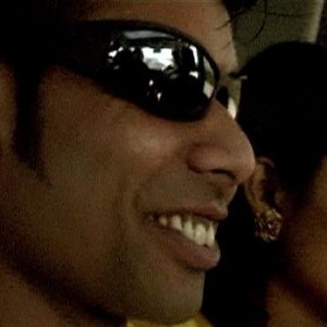 Fancy Khanam e Moazzem Hossain in una scena del film Le ferie di Licu