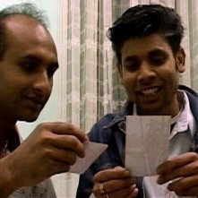 Moazzem Hossain in una scena del film Le ferie di Licu