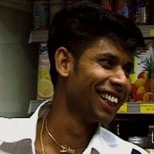 Moazzem Hossain in una scena del film Le ferie di Licu