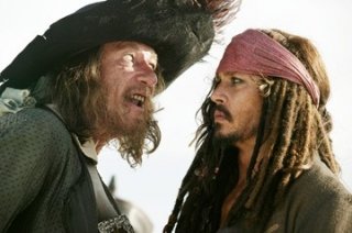 Geoffrey Rush e Johnny Depp in una scena di Pirati dei Caraibi: Ai confini del Mondo