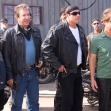 John Travolta, Martin Lawrence, Tim Allen e William H. Macy in una sequenza di Svalvolati on the Road
