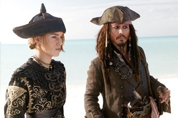 Keira Knightley e Johnny Depp in una scena di Pirates of the Caribbean: At Worlds End