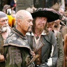Martin Klebba David Bailie Chow Yun Fat Geoffrey Rush E Naomie Harris In Una Scena Di Pirates Of The Caribbean At Worlds End 40353