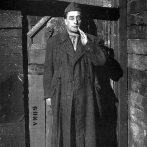 Totò in una scena del film Siamo uomini o caporali?