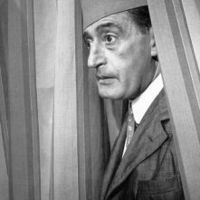 Totò in una scena del film Un turco napoletano