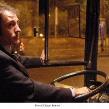 Valerio Mastandrea in una scena di Notturno Bus