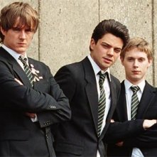 Andrew Knott, Samuel Barnett e Dominic Cooper in una scena del film The History Boys