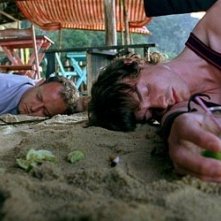 Desmond Askew e Max Brownin una scena del film Turistas