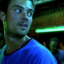 primo piano di Josh Duhamel  in una scena del film Turistas