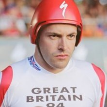 Jonny Lee Miller in una scena del film The Flying Scotsman