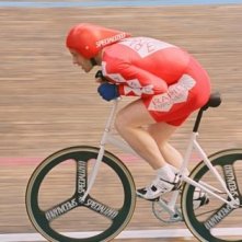 Jonny Lee Miller in una scena del film The Flying Scotsman