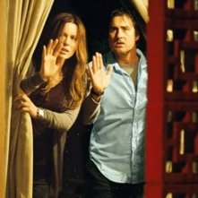 Kate Beckinsale con Luke Wilson in una scena del film Vacancy