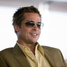 Brad Pitt in una scena del film Ocean's Thirteen