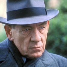 L'attore Ian McKellen in una scena del film Follia