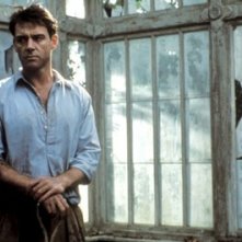 Marton Csokas in una scena del film Follia