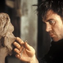 Marton Csokas in una scena del film Follia