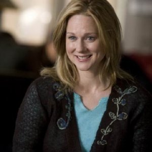 Laura Linney in una scena de L'uomo dell'anno
