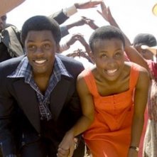 Bonnie Henna e Derek Luke in una scena del film Catch a Fire