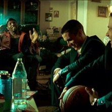 Terry Crew, Christian Bale e Freddy Rodriguez in una scena del film Harsh Times - I giorni dell'odio