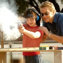 Tim Robbins e Jesica Anstey in una scena del film Catch a Fire