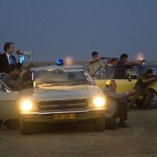 Tim Robbins in una sequenza d'azione del film Catch a Fire