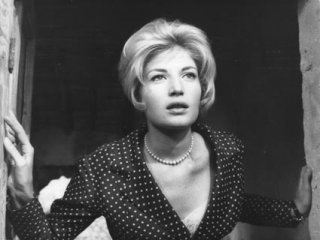 Monica Vitti in una scena de L'avventura