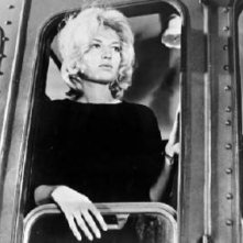 Monica Vitti in una sequenza del film L'avventura