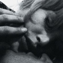 Monica Vitti in una sensuale scena del film L'avventura